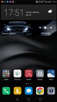Default homescreen with clock widget - Huawei Mate 8 review