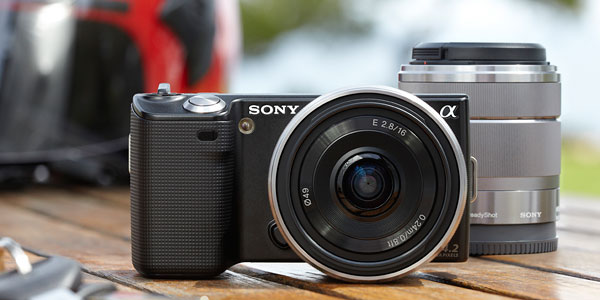 Sony finally unveils its first mirror-less interchangeable lens cameras,  the NEX-3 and NEX-5