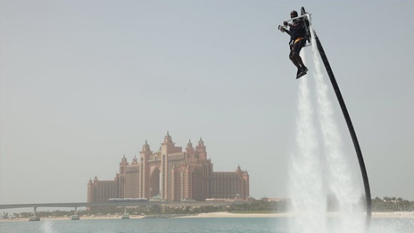 Here's what it's like to fly over Dubai with a jetpack