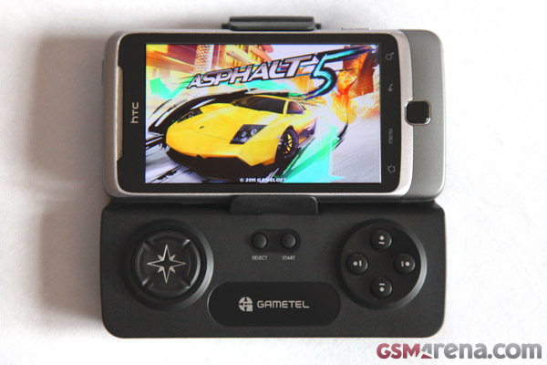 Asphalt 5 HD on an HTC Desire Z using the Gametel Bluetooth gamepad
