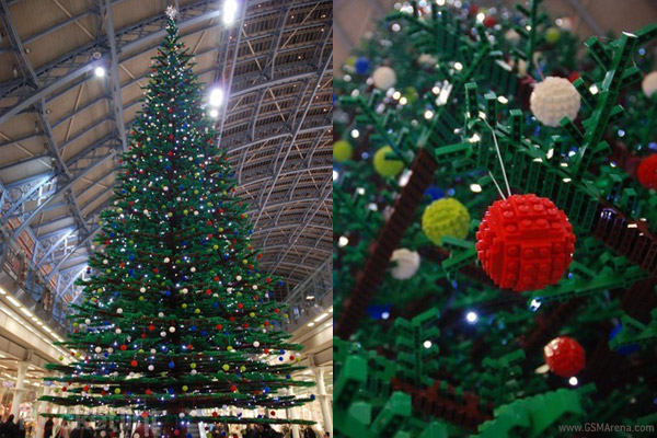 It's an all LEGO Christmas at St. Pancras train station, images courtesy of Pocket-lint.com