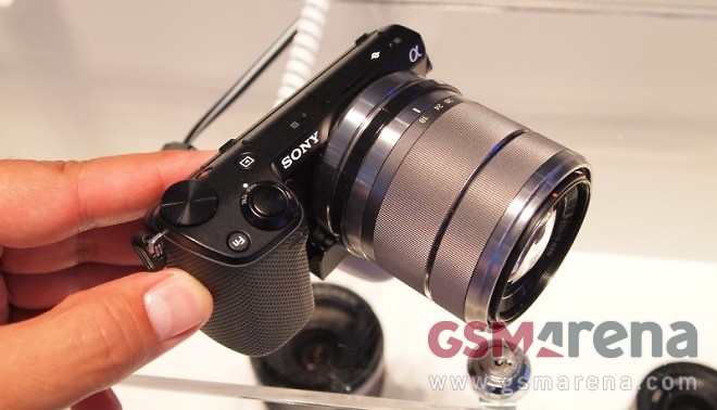 Sony announces the Sony NEX-5R mirrorless camera, we've got live 