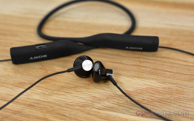 Sony SBH70 water resistant stereo Bluetooth headset flash review