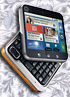 Motorola FLIPOUT official, packs Android 2.1, five-row QWERTY