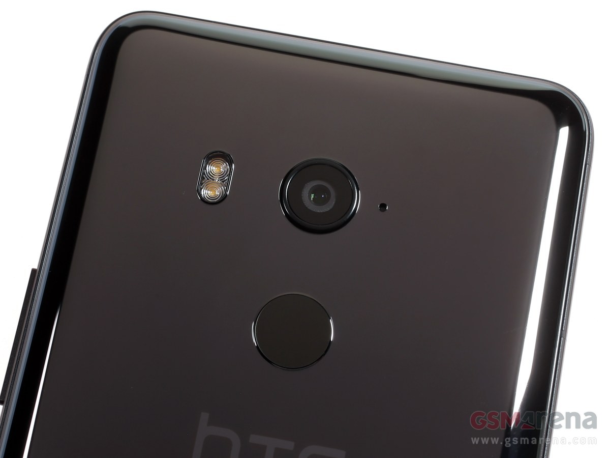 HTC U11+