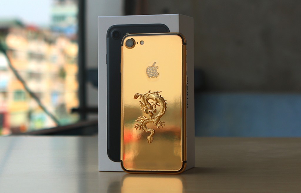 Доступный iphone. Iphone 7 Gold. Креативны йфон по металлу. 7 Gold. Айфон из металла.