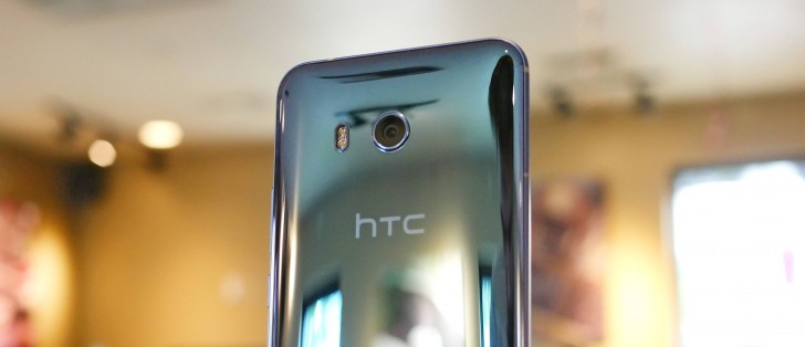 https://cdn.gsmarena.com/imgroot/news/17/11/htc-u11-oreo/-728x314/gsmarena_001.jpg