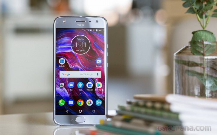 Retail Moto X4 starts receiving Oreo update in the US