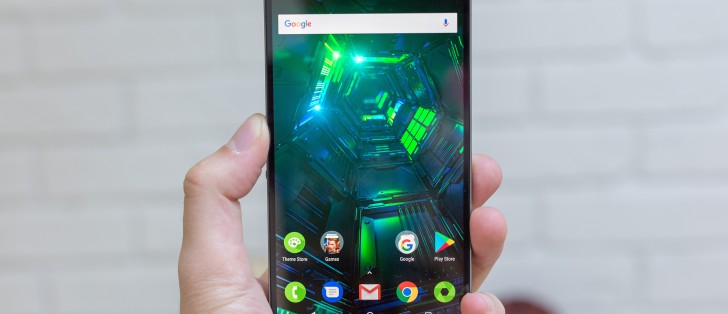 https://cdn.gsmarena.com/imgroot/news/18/01/razer-phone-updated-hdr-dolby-netflix/-728x314/gsmarena_001.jpg