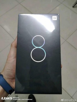 Xiaomi Mi 8 retail box