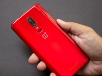 OnePlus 6 Red comes with two exclusive wallpapers