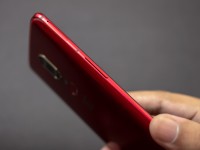 OnePlus 6 Red comes with two exclusive wallpapers