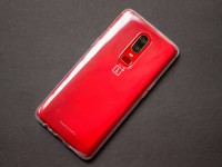 OnePlus 6 Red comes with two exclusive wallpapers