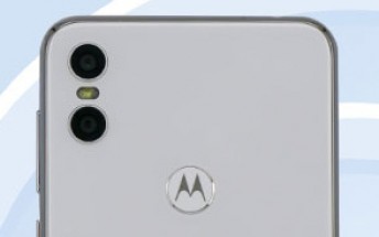 Motorola One (non-Power) certified: 5.86" 720p display, 3,000mAh battery Motorola One (non-Power) certified: 5.86" 720p display, 3,000mAh battery