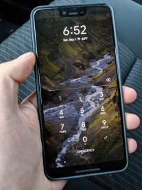 Google Pixel 3 XL handled in the wild, source: AndroidPolice