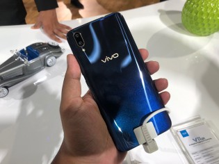 The vivo V11 Pro in Starry Black