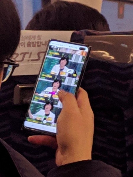 橢圓挖孔好得意：Samsung Galaxy S10+ 真機首度曝光；前置雙攝獲確認！ 1