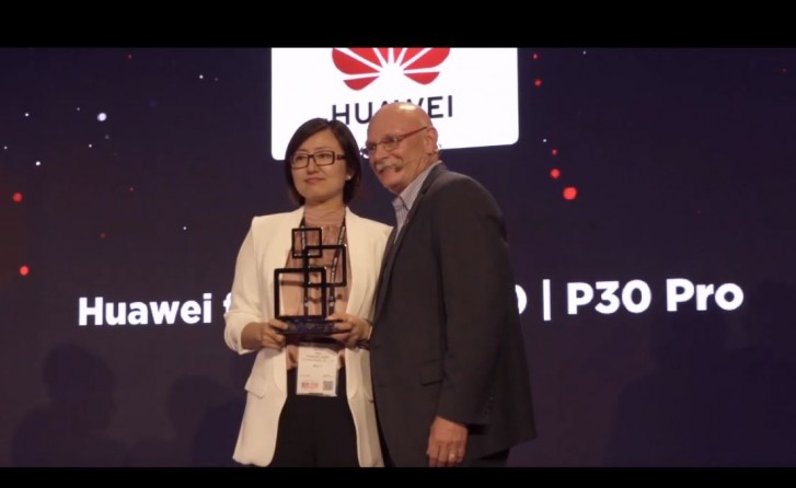 Huawei P30 and P30 Pro share Best Smartphone 2019 award at MWC Shanghai