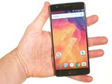 OnePlus 3 in the hand - Oneplus 3 review