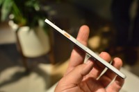 A view from the sides - Google Pixel 2 hands-on review