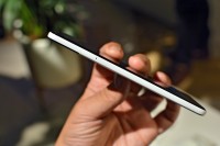 A view from the sides - Google Pixel 2 hands-on review