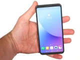 In the hand - LG V30 review