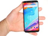 In the hand - OnePlus 5T review