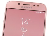 The front LED flash - Samsung Galaxy J7 Pro review