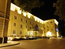 Low-light samples, Night mode - f/1.8, ISO 100, 1/1s - Huawei Mate 20 lite review