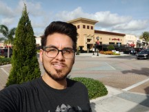 Daytime selfies - f/2.0, ISO 100, 1/1440s - Oneplus 6t Mclaren Edition review