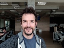 Selfie samples - f/1.9, ISO 64, 1/100s - Samsung Galaxy A6 (2018) review