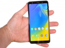 In the hand - Samsung Galaxy A7 (2018) review