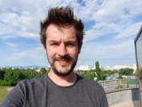 Selfie samples - f/2.0, ISO 40, 1/853s - Samsung Galaxy M30 review
