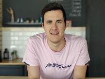 Portrait mode samples, people - f/2.4, ISO 472, 1/50s - Xiaomi Mi 9 SE review