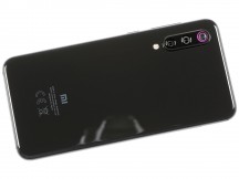 Glass back - Xiaomi Mi 9 SE review
