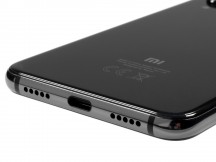 USB-C port and single loudspeaker on the bottom - Xiaomi Mi 9 SE review